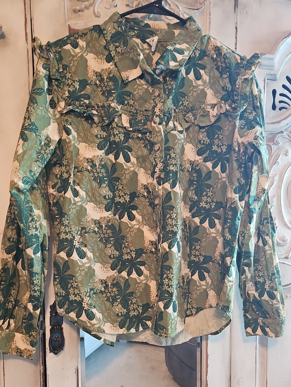 Kate Quinn Women's Large Organic Cotton Floral Ruffle Button Blouse